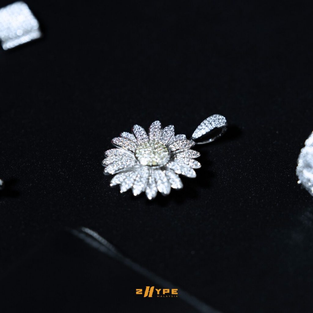 2HYPE ICED-OUT SUNFLOWER PENDANT