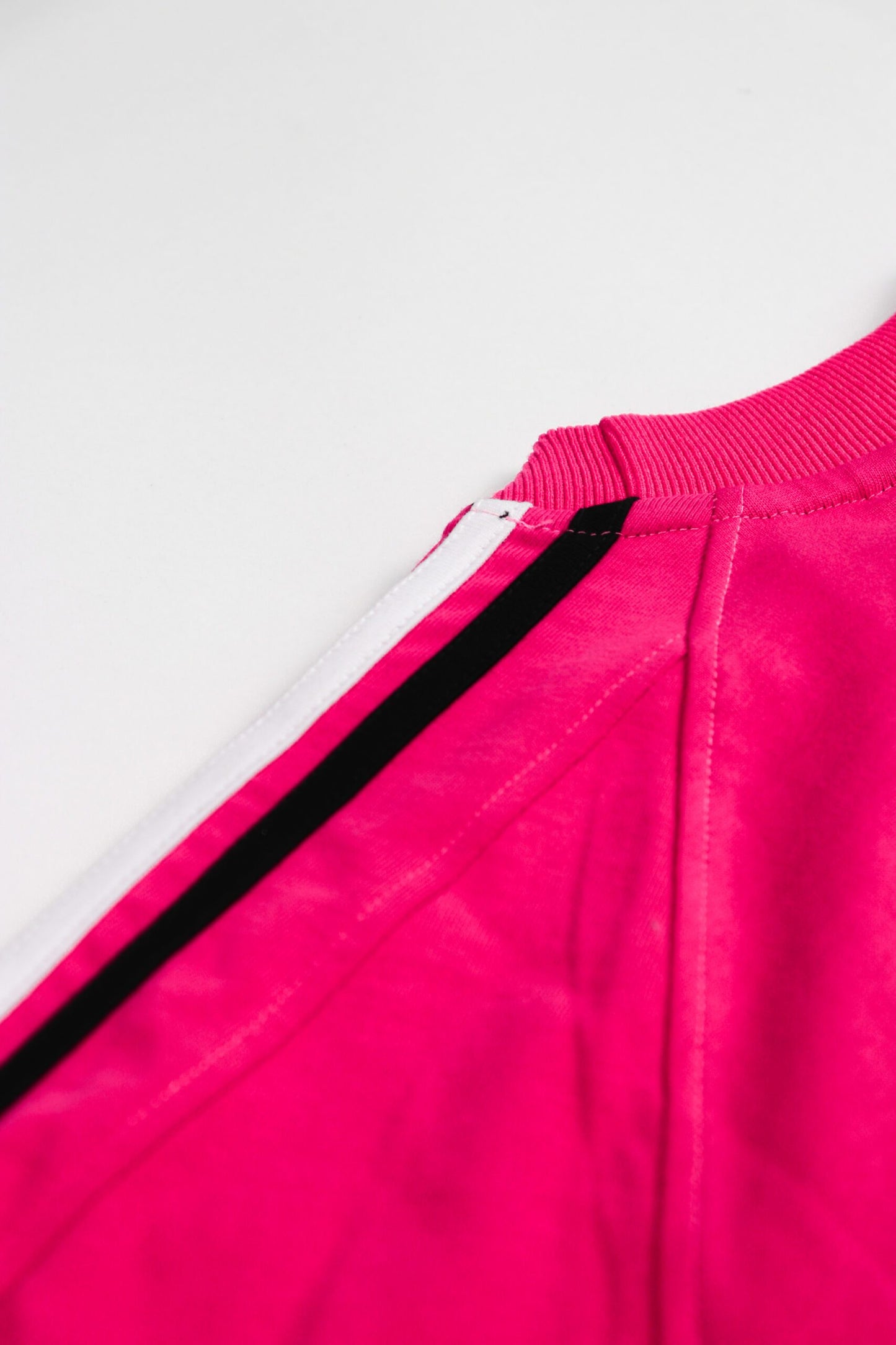 Futurekind : Trap ERA Badges Logo Tee Magenta
