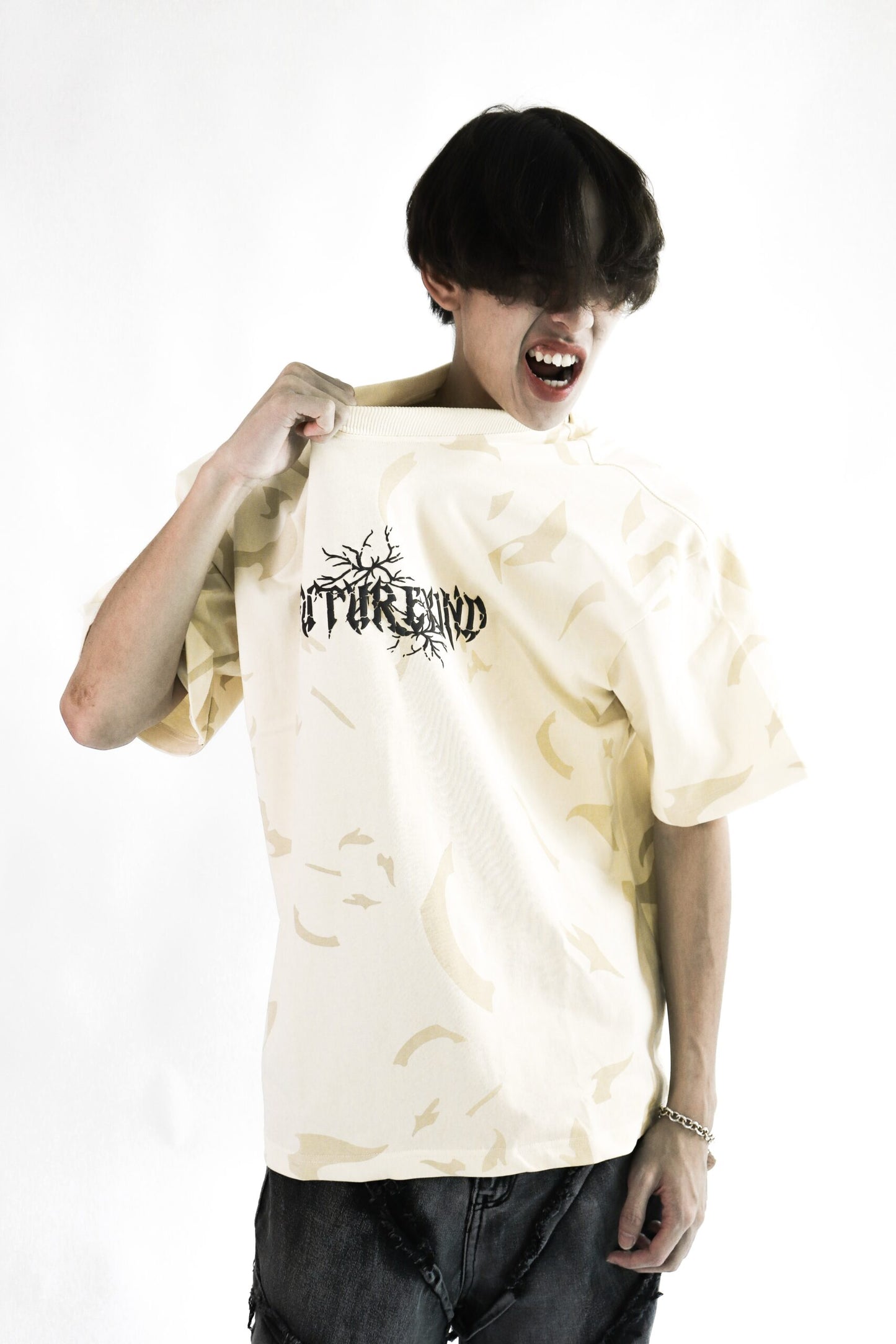 Futurekind : Time Crack Essential Tee Cream