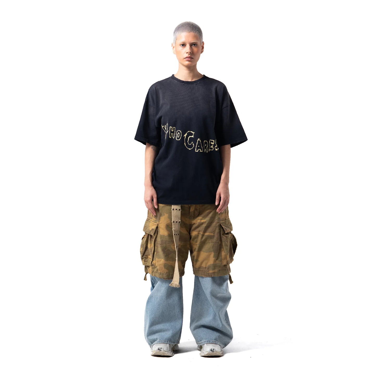 WHO CARES TAPE LOGO TEE