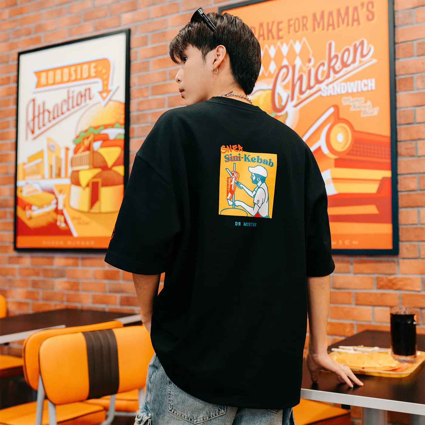Dr Mister : Sneakebab Broad Tee Black