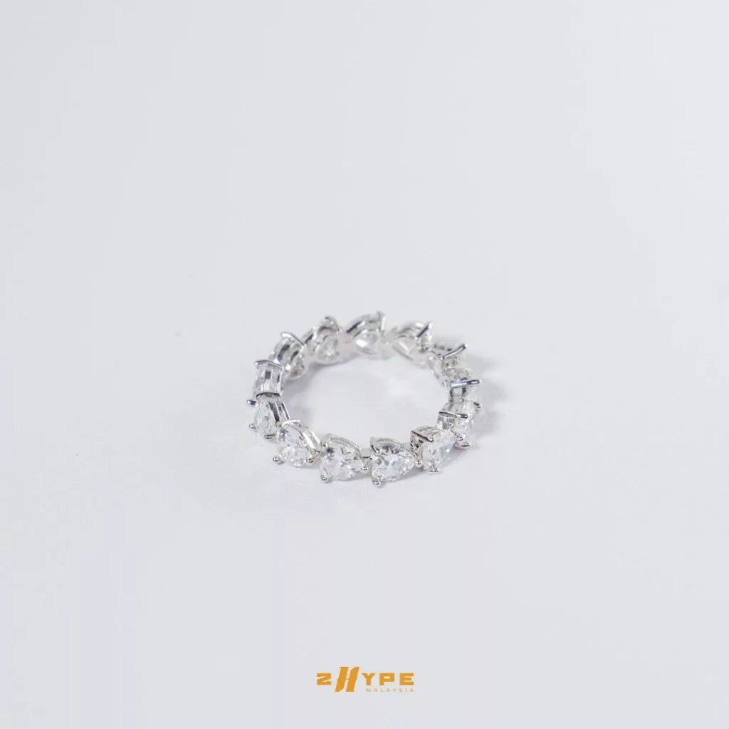 2HYPE : Iced Out Heart Stoned Ring
