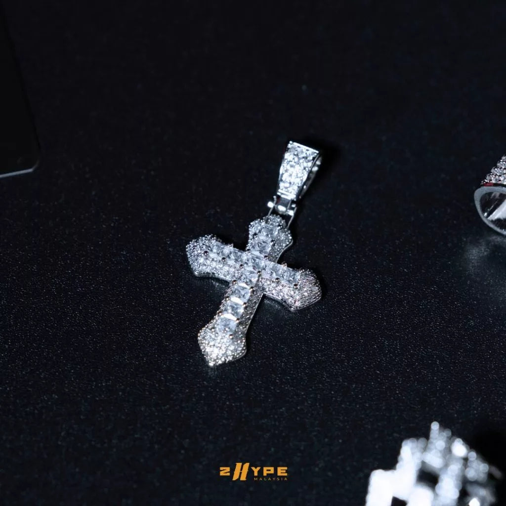 2HYPE : Iced Out White Cross Pendant