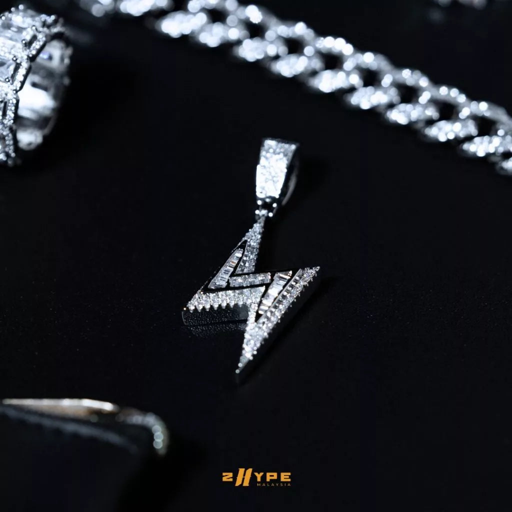 2HYPE : Iced Out Electric Pendant