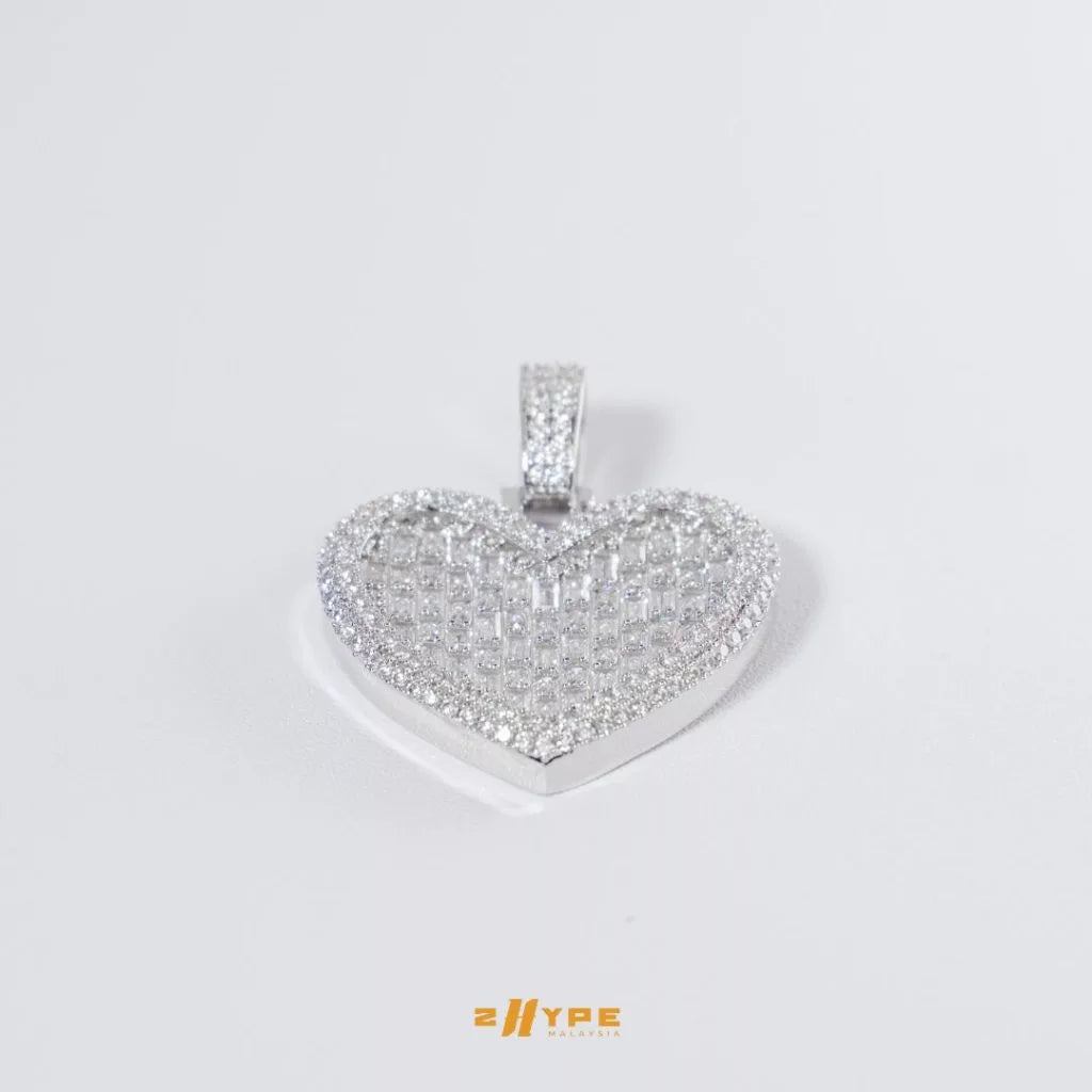 2HYPE : Iced Out Baguette Heart Pendant