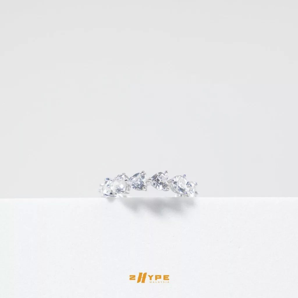 2HYPE : Iced Out Heart Stoned Ring