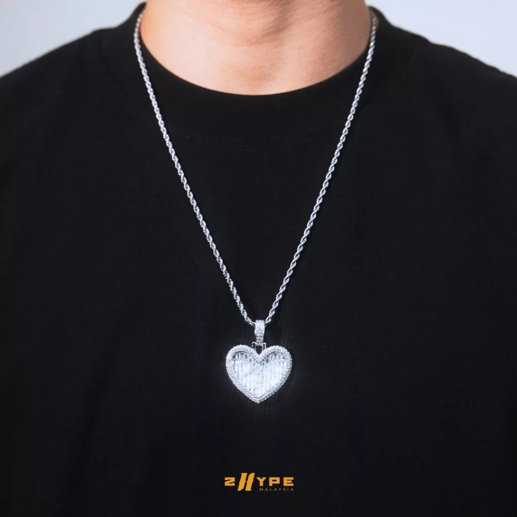 2HYPE : Iced Out Baguette Heart Pendant