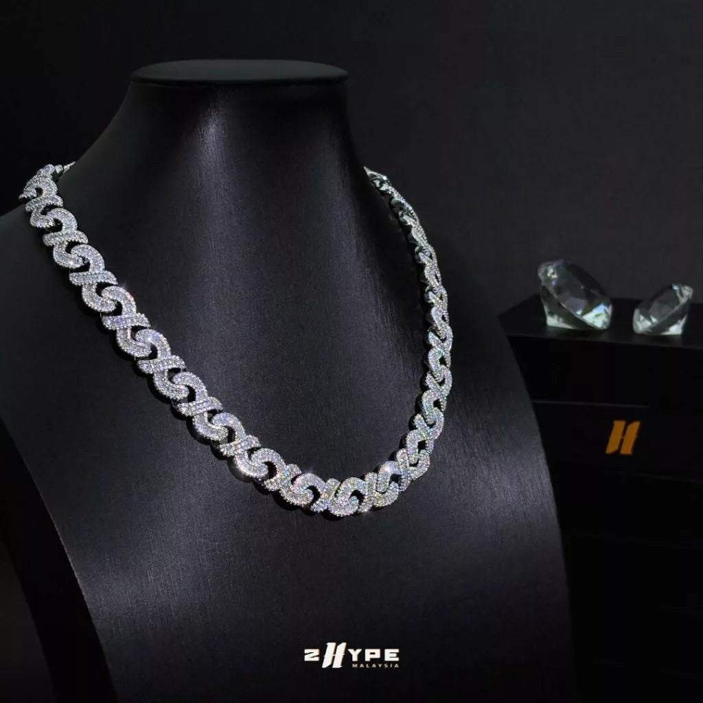2HYPE : Iced Infinity Baguette Chain
