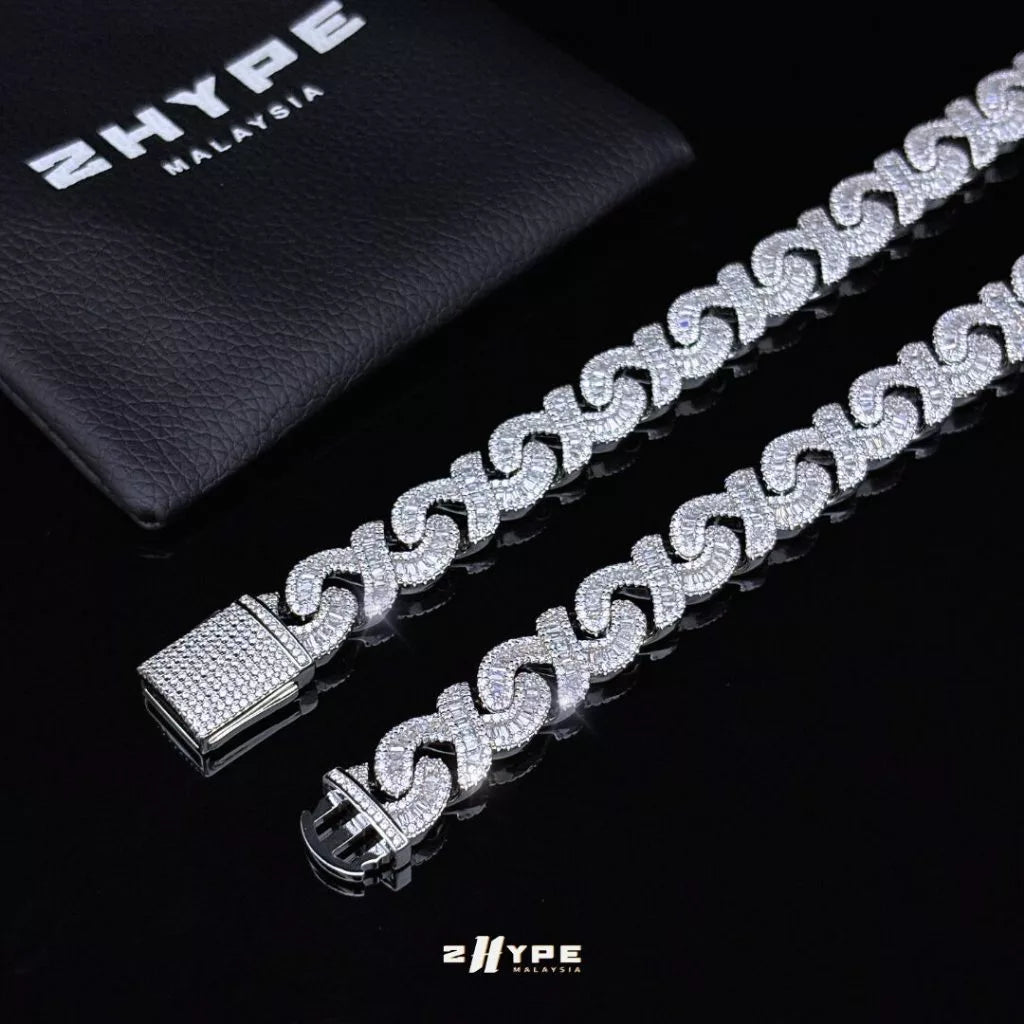 2HYPE : Iced Infinity Baguette Chain