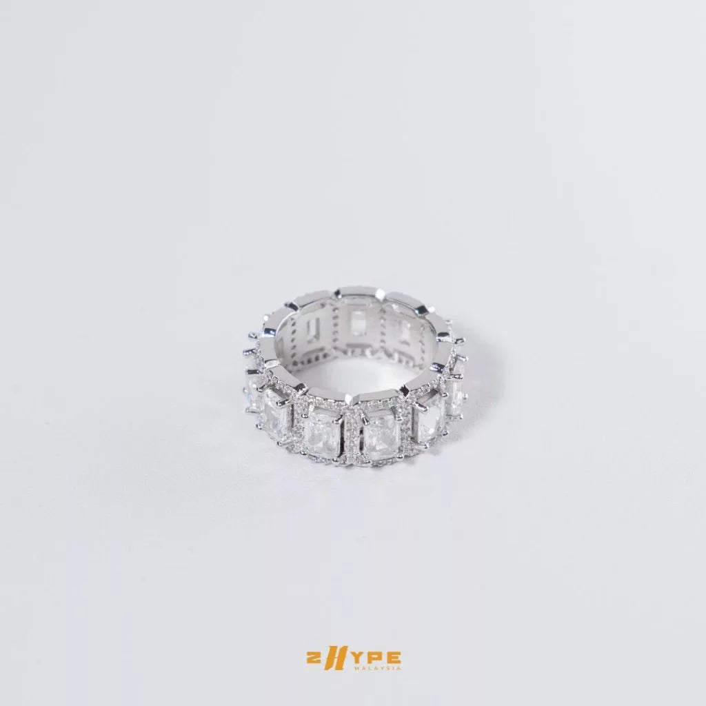 2HYPE : Iced Out Prong Baguette Ring